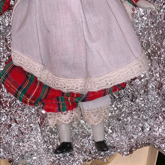 Vintage Porcelain Doll Ornament AAA+++ Condition - Picture 3 of 8